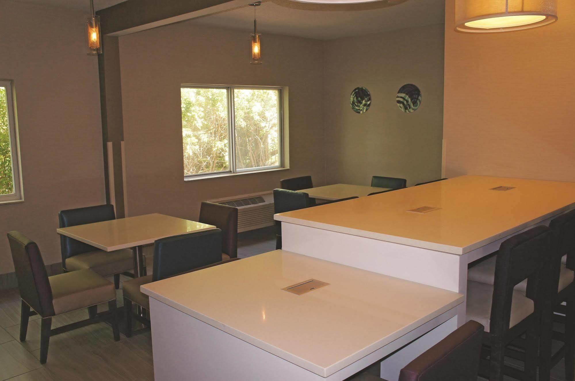 La Quinta Inn By Wyndham Indianapolis North Luaran gambar